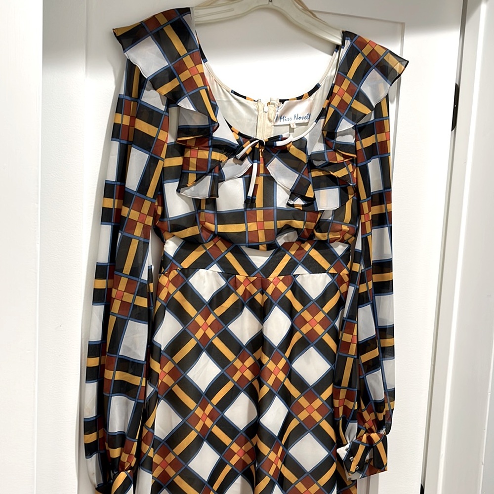 Beautiful retro 70’s semi formal polyester layered dress.🇬🇧